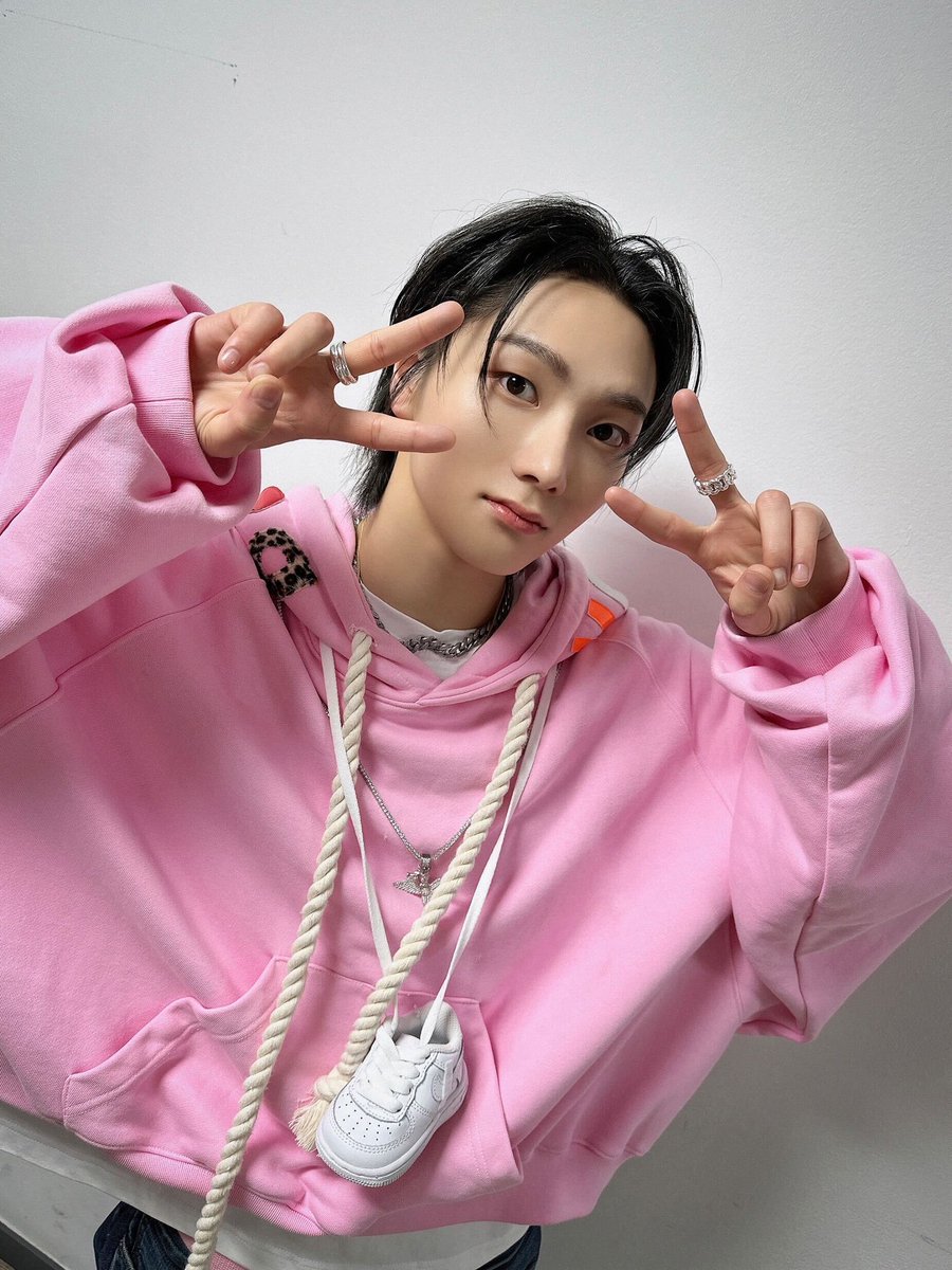 오늘 저희 위버스콘 페스티벌 무대 보셨나요~? 
저희 BOYNEXTDOOR 멤버들 모두 너무 재밌게 잘 놀고 왔습니다ㅎㅎ
오늘 저희 무대 보러 와주신 모든 분들께 정말 감사하다는 말씀드리고 싶어요-!!
앞으로도 계속해서 좋은 모습 많이 보여드릴게용~❤️ 

#BOYNEXTDOOR #성호 #SUNGHO