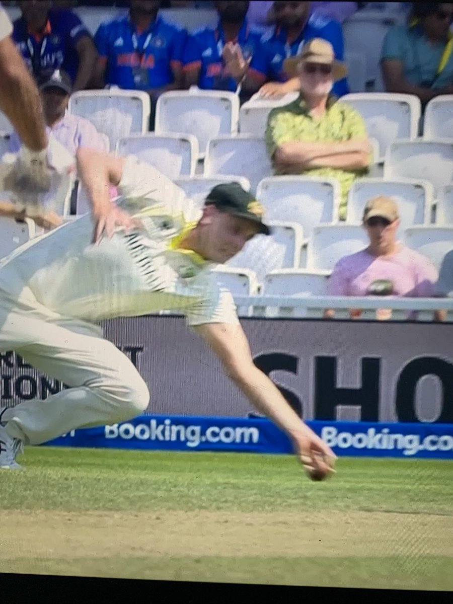JayanthHappie's tweet photo. Dropped catch given out poor ⁦@ICC⁩ umpire doesn’t even see with slower cameras .. this is bad https://t.co/2c4EK4qoFm