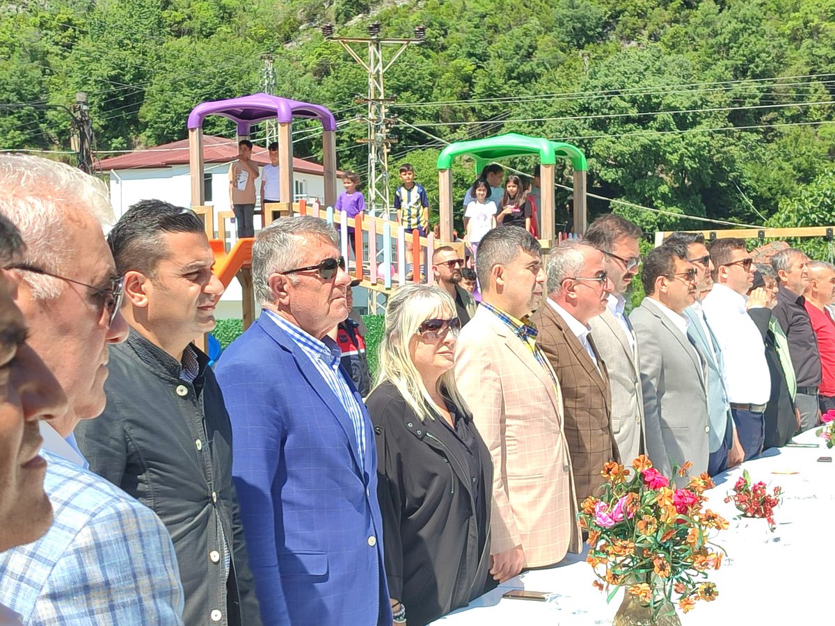 ZonguldakMEM's tweet photo. Köy Yaşam Merkezlerimiz Köylerimizin Kalbi Olmaya Devam Ediyor ✨

İlimiz bünyesindeki Köy Yaşam Merkezlerimizin sayısı, Bahattin Durkut Türkali Köy Yaşam Merkezimizin açılışıyla 25’e yükseldi. 📈 https://t.co/SSaOvZGyfQ