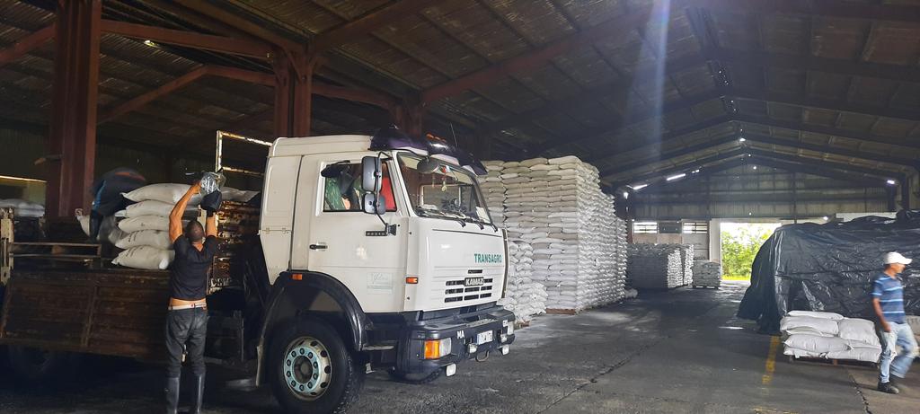 En #Granma llueve de forma continua, ahora vamos a los municipios más afectados para de conjunto evaluar situación hidrometeorológica y buscar solución para el acceso de los alimentos y protección de las personas.
#FuerzaGranma