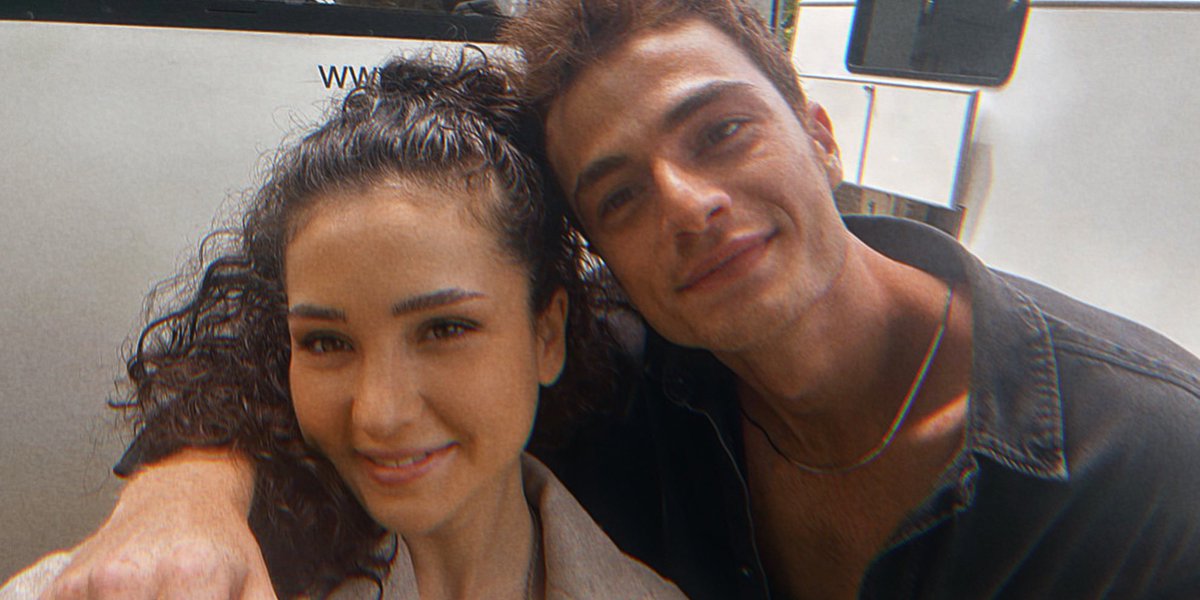 onunla olan ilişkim başkalarıyla olan ilişkimden farklı neredeyse her zaman birlikteyiz

AşkaEsir AyBer