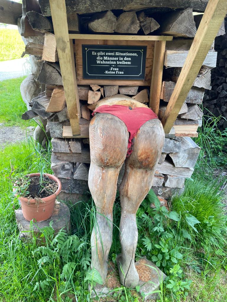 Kim Kardashian in Vorderstoder zu Besuch