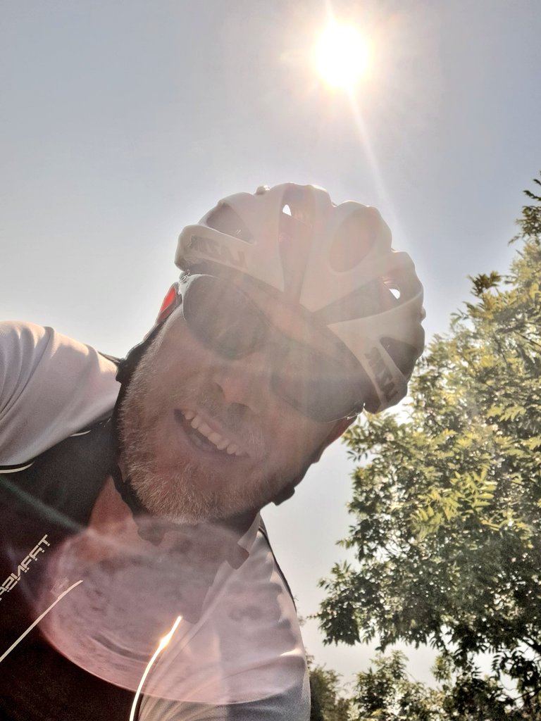 A glorious 35 miles in the sun this morning, absolutely gorgeous day for a blast. Happy weekend everyone! 
#teacher5aday #velo #bikelife