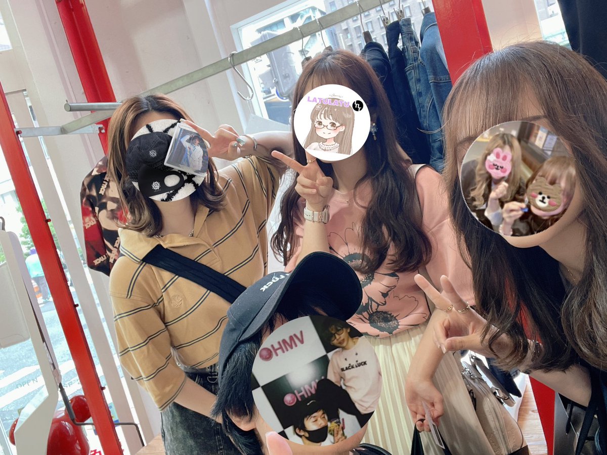 rinaty__0310's tweet photo. 🌼今日のBLACK LUCK購入品🌼

前回の服もちょっとだけあって欲しかった長袖Tも買えて満足✨
翔くんサイン入りフォトブックとチェキありがとう💓

次はピアスとかも欲しいな🥺

一緒にいてくれたLATUUU達ありがとう🥰
また次8月のライブで会おうね！！

【@takeyakii 】
   #タケヤキ翔  #BLACKLUCK https://t.co/HKtC53xGFf