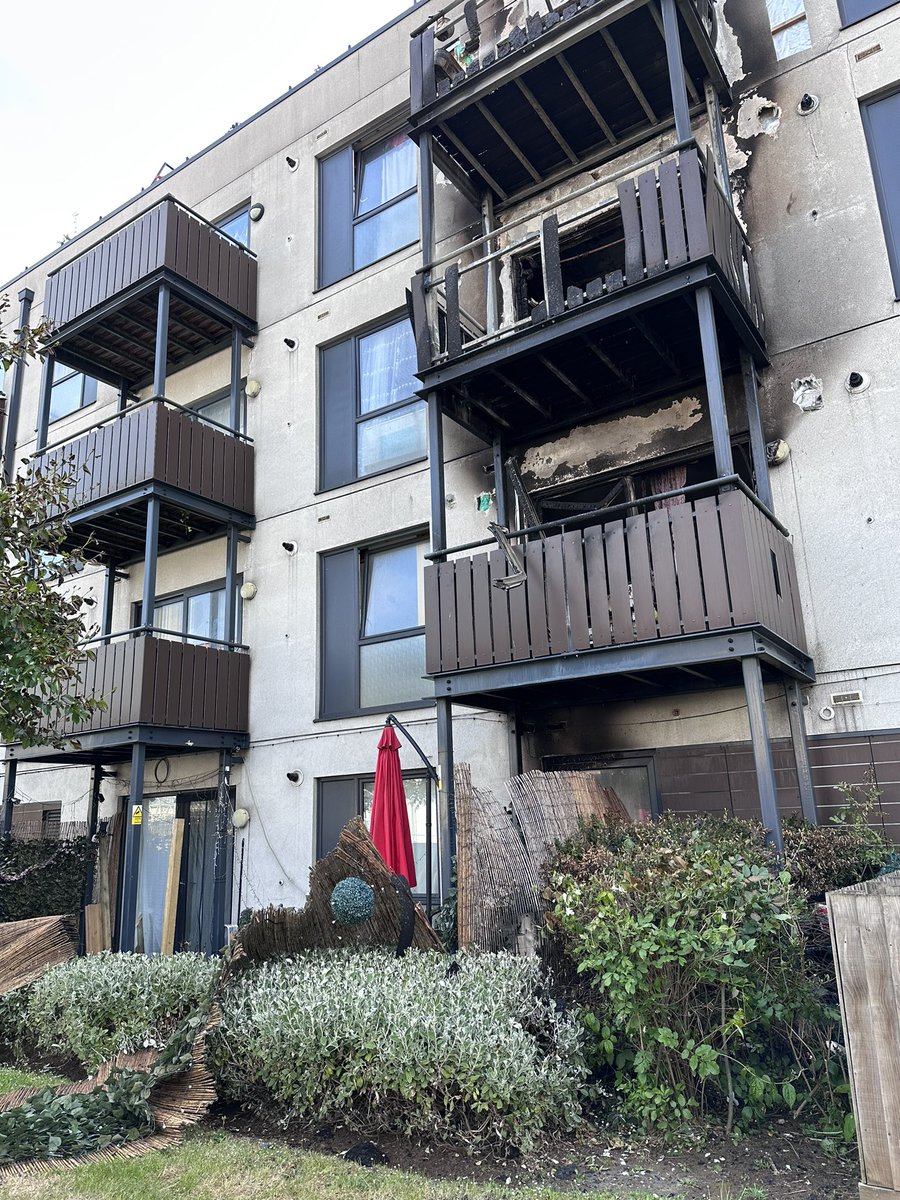 leepster's tweet photo. 📣 HELP NEEDED 📣 #buildingsafetycrisis #Croydon 🆘

#HallamCourt is reeling from fire, and we are trying to help our friends and neighbours who lost their homes and belongings. 

All donations straight to affected residents. Please share.

https://t.co/j4XyWSooal https://t.co/eDprllZtP4