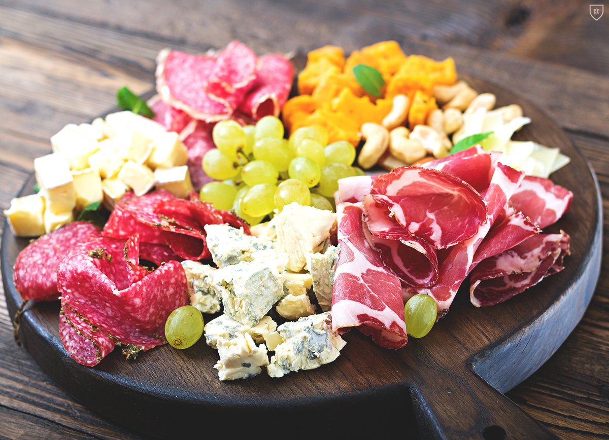 carnivoreclub's tweet photo. The colors on this board 😍
#carnivoreclub #curedmeats #antipasto #bacon #jerky #sausage #charcuterieboard #meatboard #subscriptionbox #supportcanadiancompanies #meatandcheese #cheeseboard #charcuterie https://t.co/d0hVPeQU3T