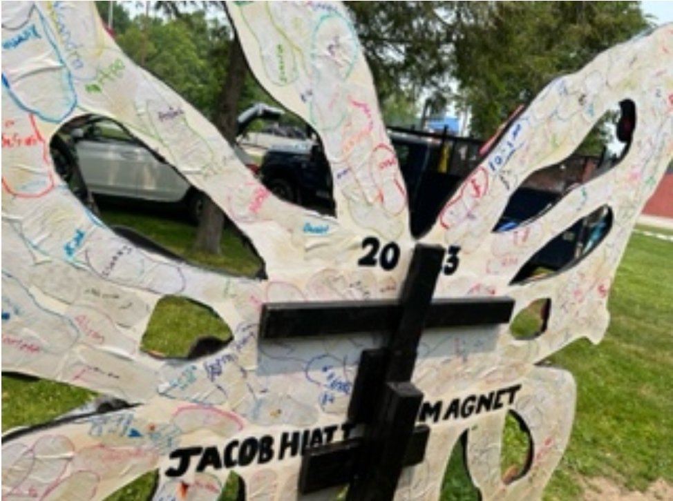 Congratulations to Kate Egnaczak and her Hiatt art students on their sculpture that was installed at Elm Park! <a href="/drrmonarrez/">Rachel H. Monarrez, PhD</a> @OCPLwps <a href="/worcesterpublic/">Worcester Public Schools</a> <a href="/WPSArts/">WPS Visual Arts</a> <a href="/stARTonthStreet/">stART on the Street</a> <a href="/artintheparkwo1/">artintheparkworcester</a>