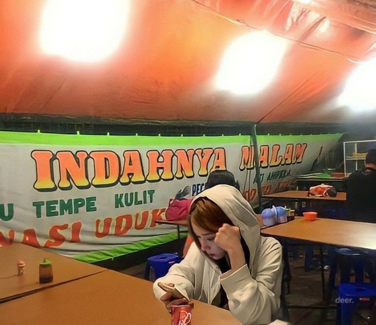 Minqeong's tweet photo. @selfolrps yaaaah ak di warung pcel lele ni https://t.co/0PUDG1psxV