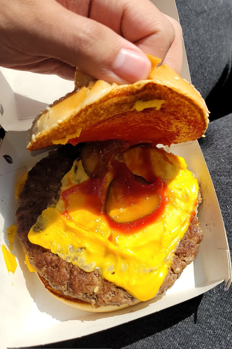 Darky's tweet photo. @McDonaldsUK Hey McDonalds, can you explain to me how my McPlant turned into a regular cheeseburger?? This is a BIG, BIG NO-NO for both Vegans as well as people with dairy allergies like me. You could have made me seriously ill with this! https://t.co/2v8HKAPHGL