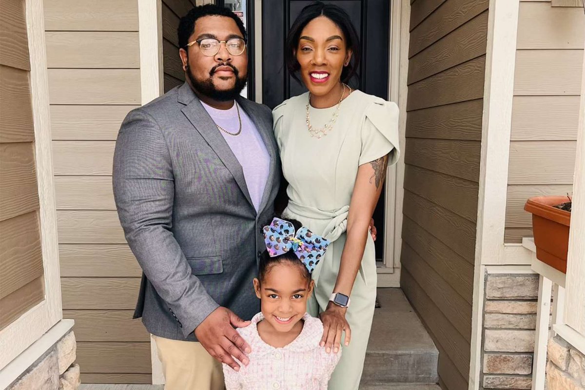 Phil_Lewis_'s tweet image. A woman who got a text from her husband indicating he was taken hostage said Colorado police didn't respond when she called 911 until after he was killed

 9news.com/article/news/c…