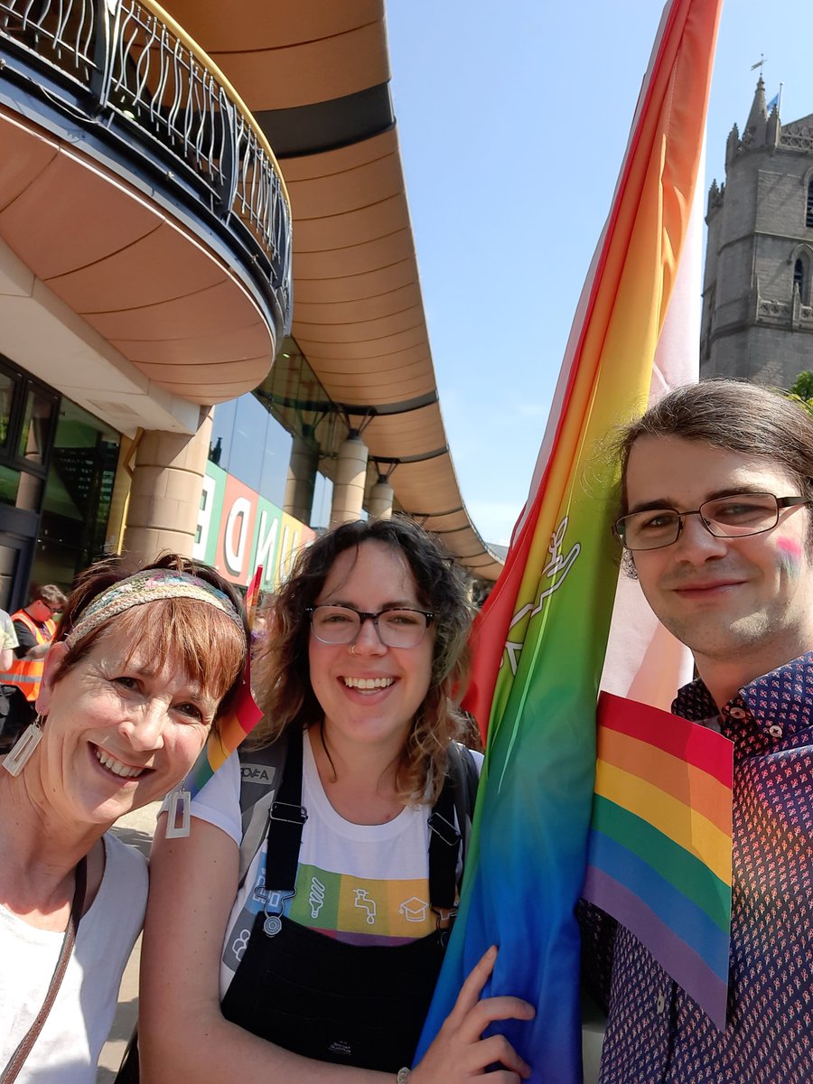 Hutton_LGBTplus's tweet image. A glorious day, a beautiful town, and fabulous people 🌈🏳️‍⚧️🏳️‍🌈 Must be @DundeePride and the @JamesHuttonInst  was there!