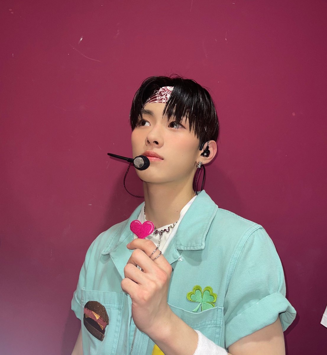 수줍수줍..💙💙🦭🧍🏻

#우경준 #KYUNGJUN