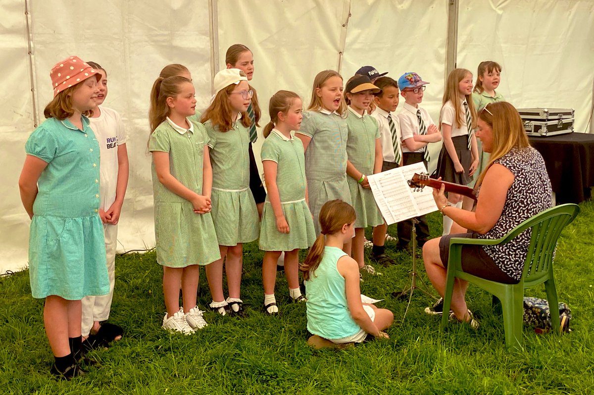 Despite the heat our choir performed today at the Stokenchurch Village Fair. They sounded fabulous and set up the <a href="/JerseyBoysUK/">Jersey Boys</a> perfectly! Well done children and thank you <a href="/WBrand18/">Mrs W Brand</a> for a super event! 🎶🎼🎵😊👍🏼👋🏼💚