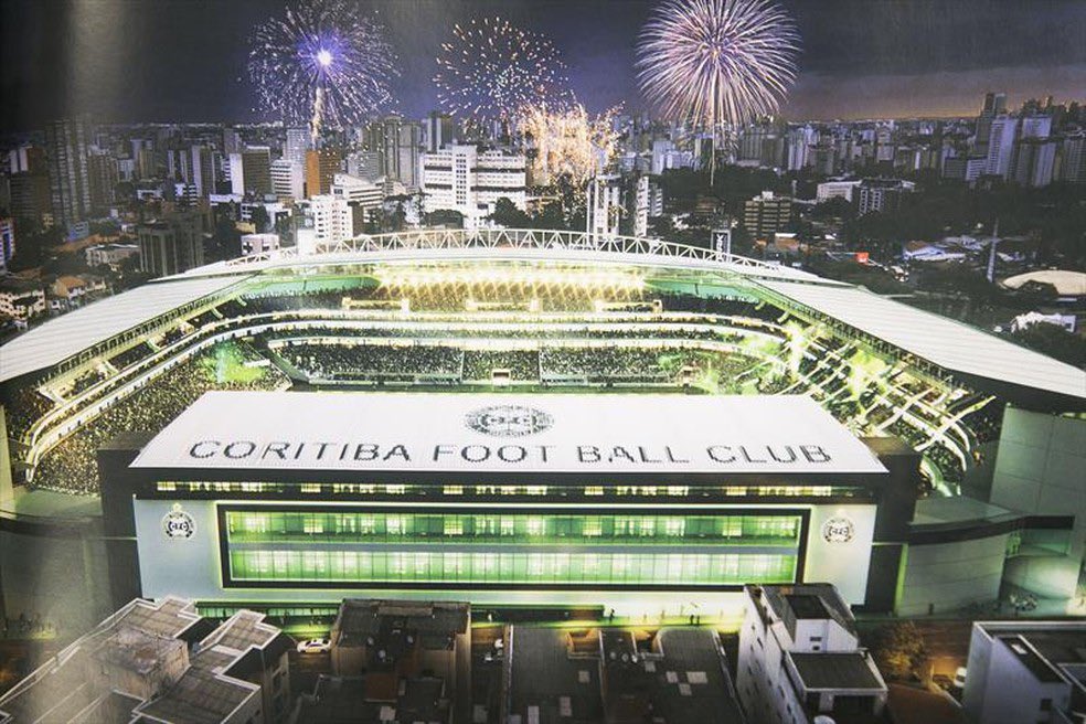beepopofc's tweet photo. Globo Esporte revelou que o Curitiba recusou oferta de shows no Couto Pereira sem saber quem era o artista que queria. Segundo informações de fontes do esporte, era Taylor Swift quem queria alugar o estádio para a turnê ‘The Eras’. https://t.co/CG3iQNUSAj