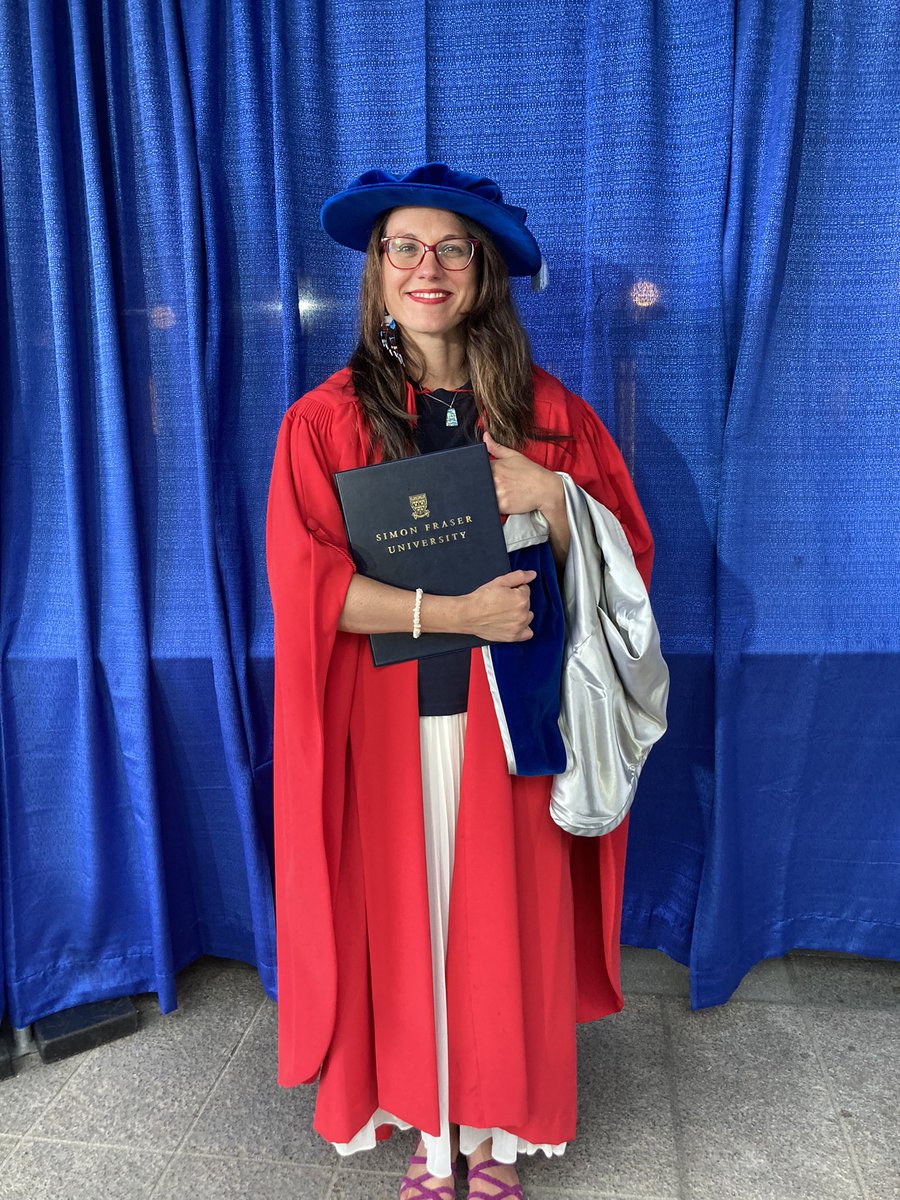 Magali Forte (@magalibellule1) on Twitter photo Convocation happened yesterday! C’est officiel, I am proud to say, I’m a Doctor of Philosophy in Education et j’ai écrit ma thèse en français 😊 Much gratitude for this journey 🙏🏼<a href="/SFU_GradStudies/">SFU Faculty of Graduate Studies</a> <a href="/sfueducation/">SFU Faculty of Education</a> <a href="/BAFF_SFU/">BAFF I OFFA</a> Convocation happened yesterday! C’est officiel, I am proud to say, I’m a Doctor of Philosophy in Education et j’ai écrit ma thèse en français 😊 Much gratitude for this journey 🙏🏼<a href="/SFU_GradStudies/">SFU Faculty of Graduate Studies</a> <a href="/sfueducation/">SFU Faculty of Education</a> <a href="/BAFF_SFU/">BAFF I OFFA</a>