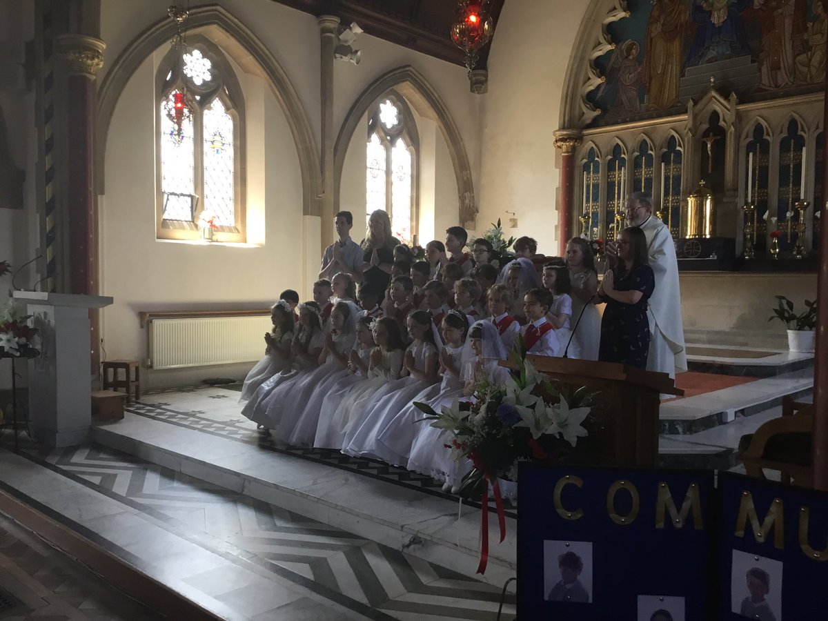 Congratulations to our Y3 children who celebrated their First Holy Communion this afternoon. A beautiful occasion for our lovely children and their families. Congratulations and enjoy your weekend celebrations 😊