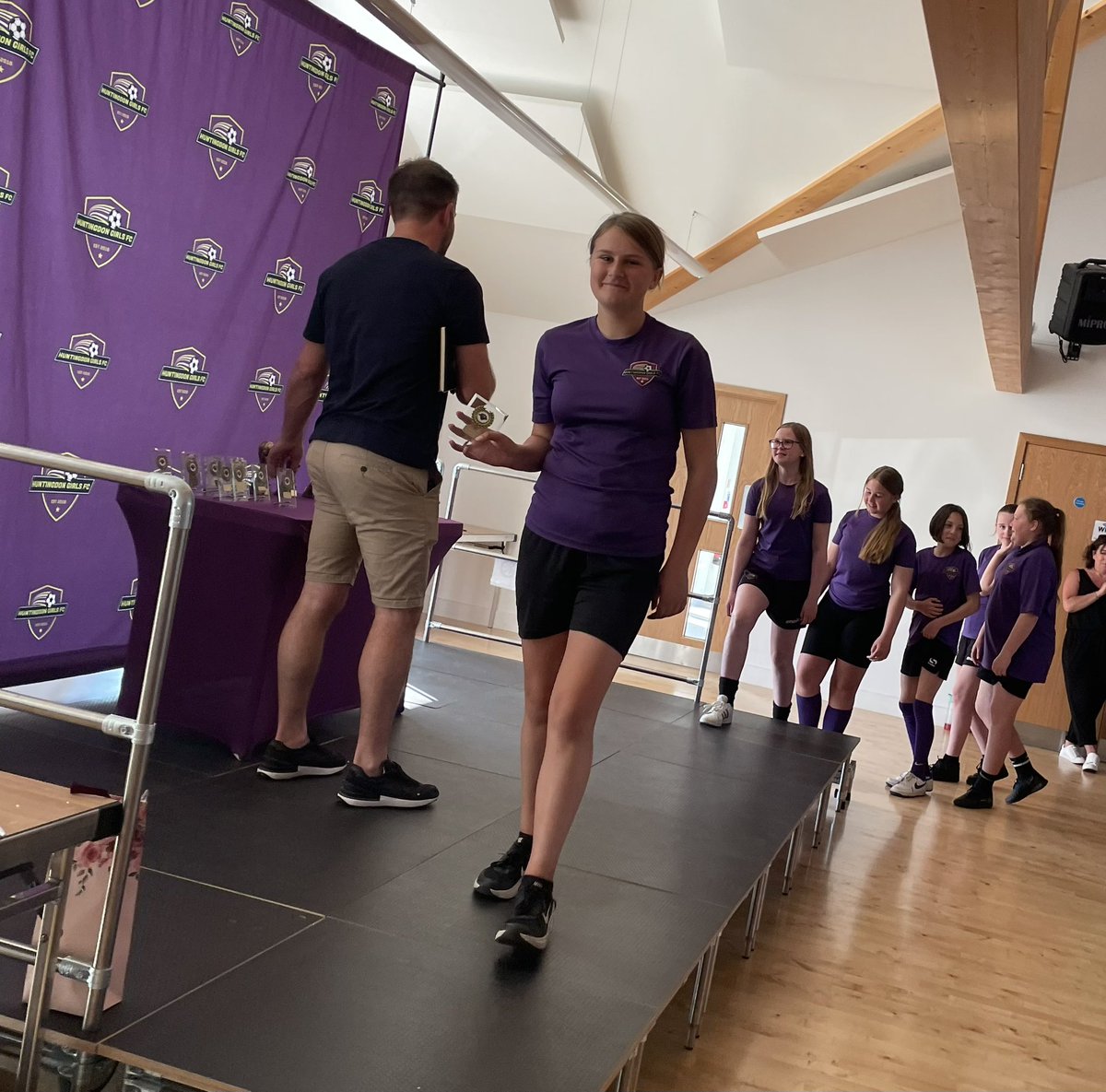 HuntsGirlsFC's tweet photo. Fantastic to celebrate the progress all our players have made at our end of season presentation yesterday. There were hotdogs/burgers 🌭🍔 and ice creams🍦for all, as well as lots of fun football activities. Well done everyone and have a great summer! 🏆☀️ https://t.co/b1axdetouR