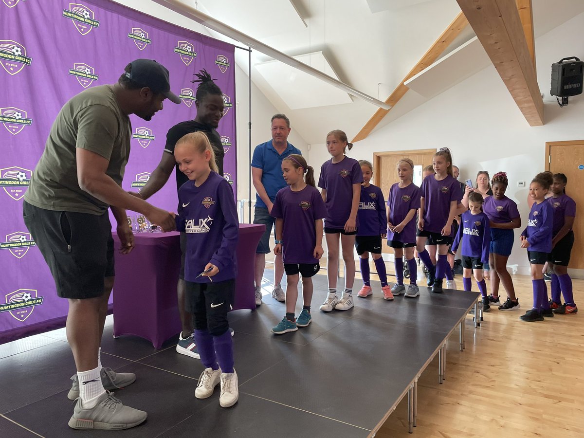 HuntsGirlsFC's tweet photo. Fantastic to celebrate the progress all our players have made at our end of season presentation yesterday. There were hotdogs/burgers 🌭🍔 and ice creams🍦for all, as well as lots of fun football activities. Well done everyone and have a great summer! 🏆☀️ https://t.co/b1axdetouR