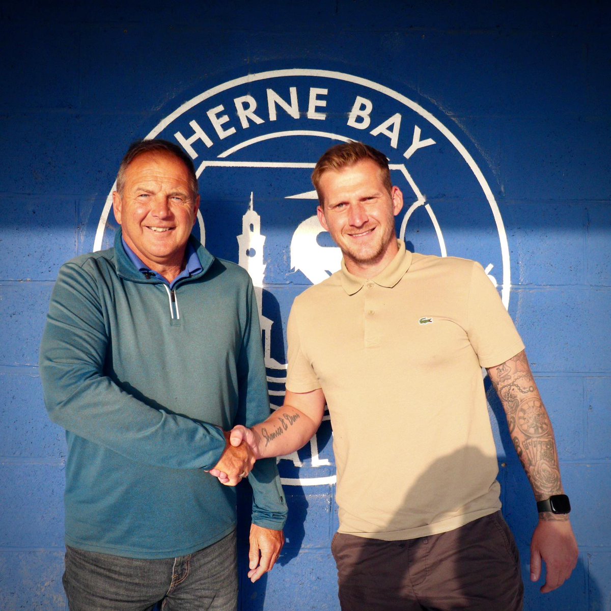 HerneBayFC's tweet image. 🚨⚪ NEW SIGNING FOR THE BAY 🔵🚨

The Bay are delighted to announce the signing of Danny Walder for the 2023/24 season!

Danny joins a growing list of players who are ready to start playing for the badge! Welcome Danny to the club!

#WeAreTheBay
