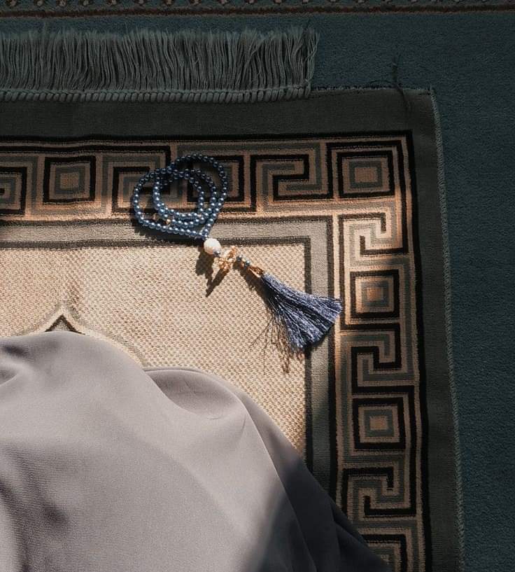 "يَا رَبُّ لِي حَاجَةٌ فِي النَّفسِ تَعلمُهَا
يَا رَبُّ مَرحَمَةً بِـي قُـل لَـهَا كُـونِي"

.|🤍