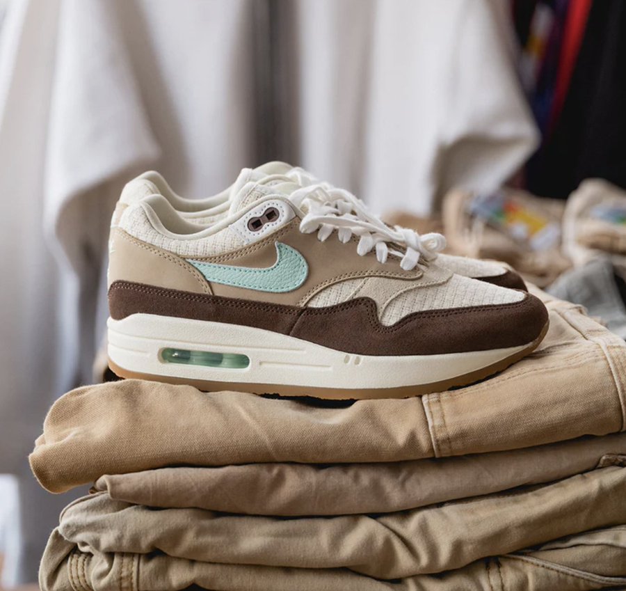 SOLELINKS's tweet photo. Ad: Ends tonight: Nike Air Max 1 'Crepe Hemp' at $87.18 + FREE shipping, use code EARLY20 => https://t.co/5J7FevzZVl https://t.co/Jupg5emzHn