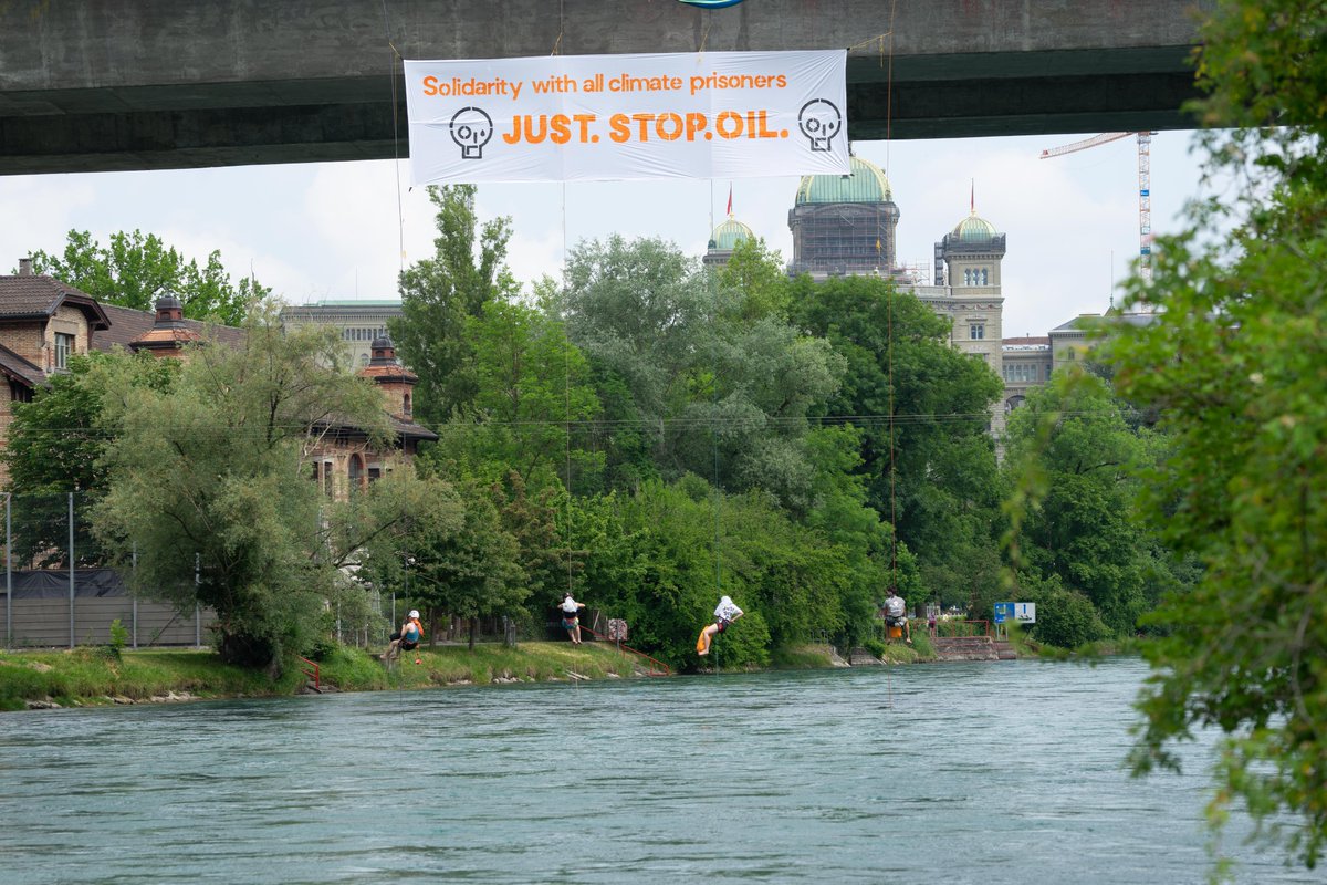 JustStop_Oil's tweet photo. ๐ฆบToday, people in Bern, Switzerland, dropped a banner in solidarity with Morgan, Marcus, and other political prisoners.
โ๏ธHow many more ordinary people will be imprisoned before this Government ends all new oil and gas?
๐ทSign up to slow march ๐ https://t.co/7BzUVS02dZ https://t.co/SwdDWr6tZe