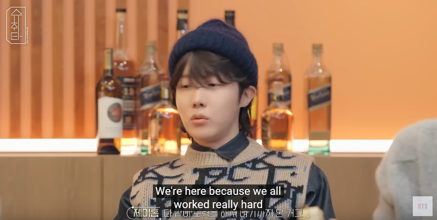 Shinyou88's tweet photo. Yoongi: "Je me sens vraiment chanceux de vous avoir tous rencontrés"
Hobi: "Je ressens aussi la même chose, pour être franc, nous ne somme pas une équipe qui a réussi simplement parce qu'une personne est exceptionnelle, nous en sommes la car nous avons tous travaillés très dur." https://t.co/9wV87p2jB8