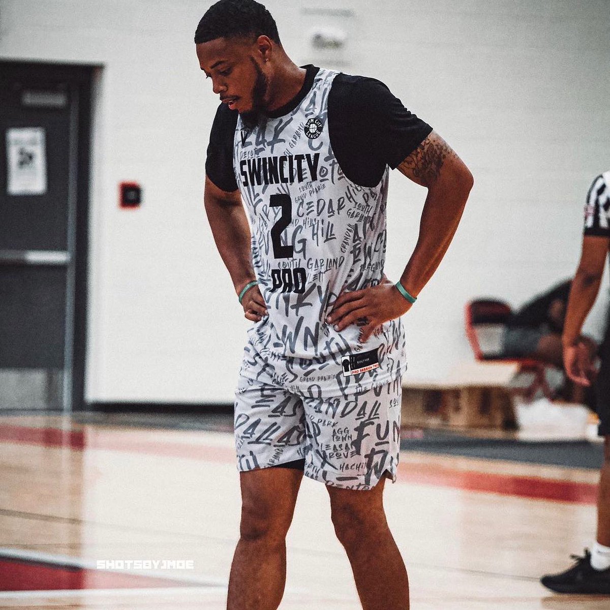OctoberzOwn11's tweet photo. “I Fell In Love ❤️🏀 With The Game More When I Realized It Wasn’t The Only Option!” 💯‼️ #CoachSim #RetiredSim #SummerTymeSim
📷📸: @shotsbyjmoe https://t.co/pQxsLjrzAK