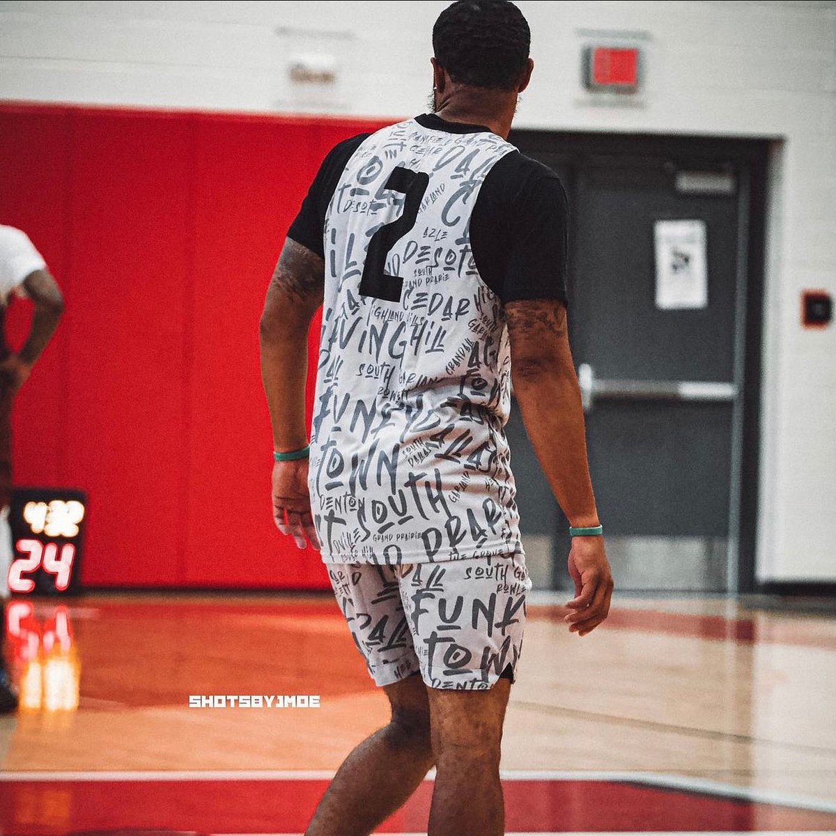 OctoberzOwn11's tweet photo. “I Fell In Love ❤️🏀 With The Game More When I Realized It Wasn’t The Only Option!” 💯‼️ #CoachSim #RetiredSim #SummerTymeSim
📷📸: @shotsbyjmoe https://t.co/pQxsLjrzAK