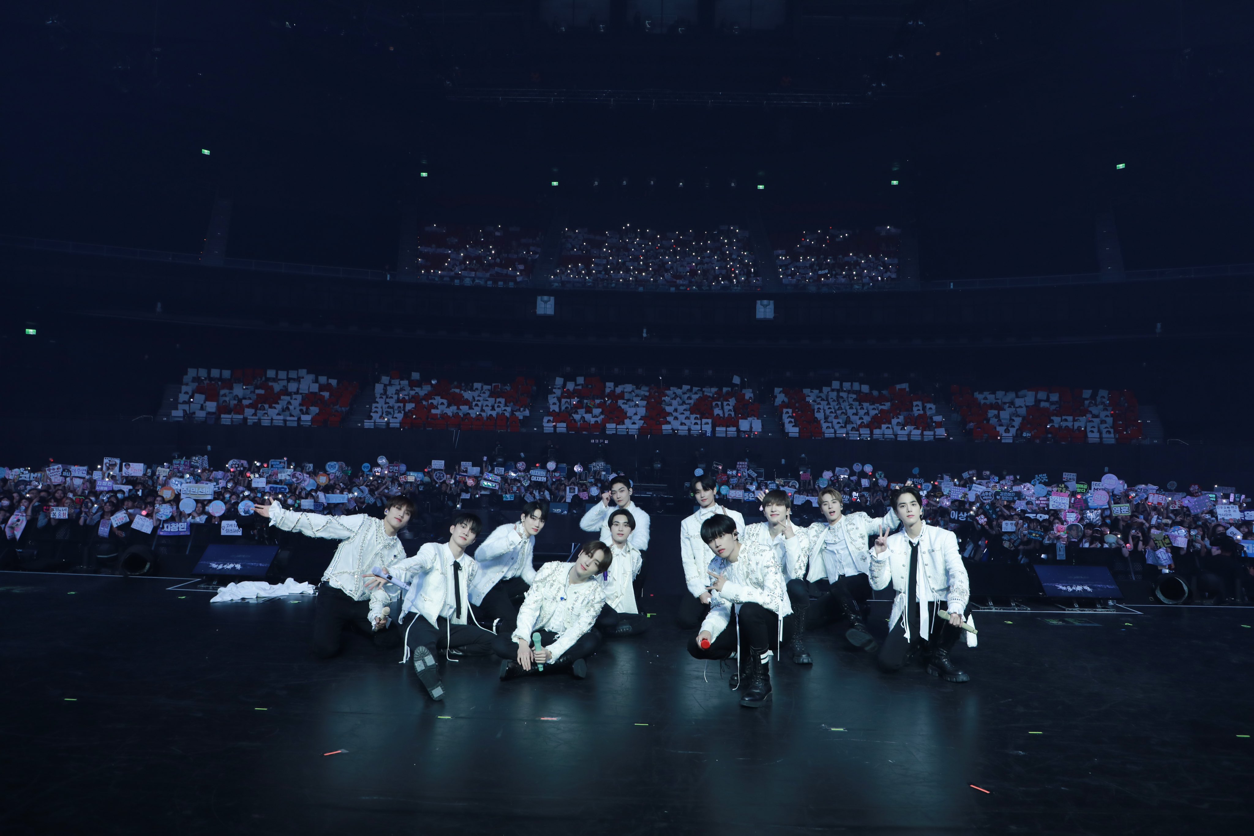 theboyz サイン入り　the sphere DlDMOr_UUAADF87.jpg