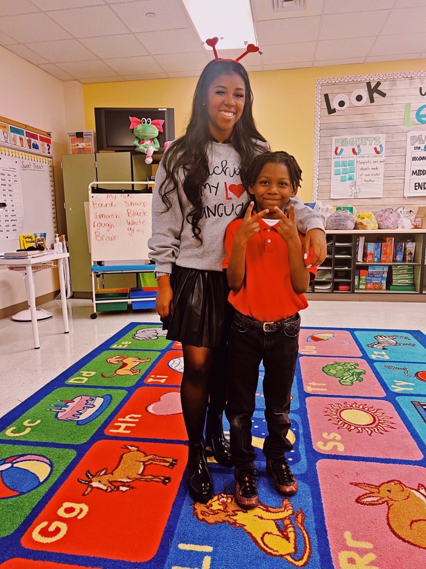 AlynthiaCurtis's tweet photo. If God is for you, WHO!? My baby girl is an amazing mom, daughter, sister,  cousin, friend, teacher, and most recently counselor! Congratulations! 🎉 #shepassed @HISDElementary2 @SCtheeteacher #lookingforajob https://t.co/2OalDde0WY
