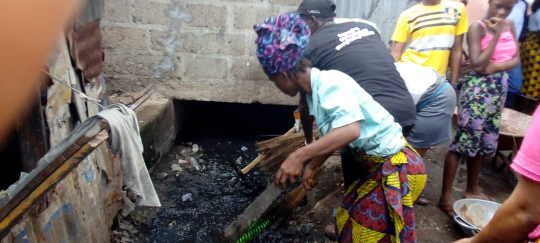 slrcstoday's tweet photo. Together with the #SLRCS #IRP_program, the Women's Group at Susan's Bay community have demonstrated their commitment to building a more resilient and sustainable community by embarking on a large-scale cleaning exercise - an effort that aimed at promoting early warnings/actions. https://t.co/cmOxA1QZWJ