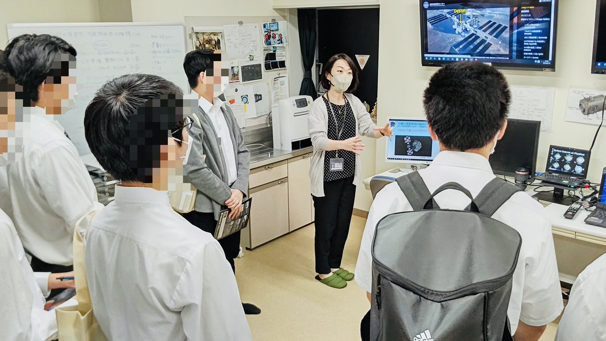 Apollotom's tweet photo. 今日は千葉県工業系高大連携高校生・大学生交流会で高校生が@PERC_Chitech と@CitGardens に見学に来てくれました。ISSの米国実験棟DESTINYから流星群観測したメテオプロジェクトの話とふたご座流星群の母天体Phaethonを探査するDESTINY+@DESTINY_JAXA の話をしたけど、ちょっと混乱した人がいたかも😅 https://t.co/SlnEAb7mtF