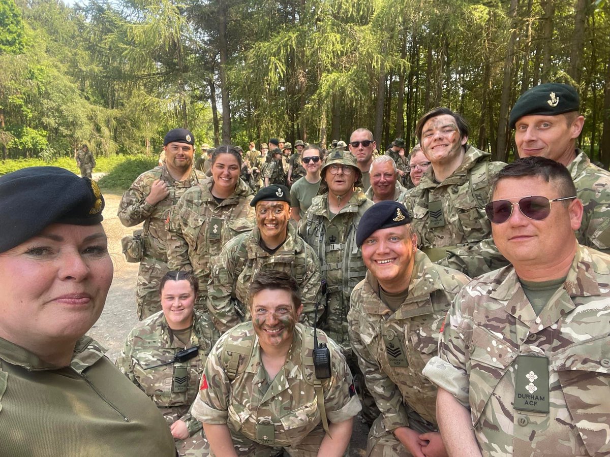 NeilF1973's tweet image. It appears the Padre has had a word and ensured great weather and smiles for B Coys FTX. Good to round off the visit today with a few promotions, Cdt Onions to L/Cpl and one of my former cadets 2Lt Amy Brown to Lt. Keep up the great work it’s appreciated.
