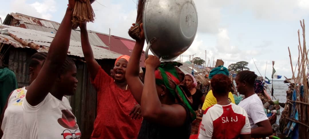 slrcstoday's tweet photo. Together with the #SLRCS #IRP_program, the Women's Group at Susan's Bay community have demonstrated their commitment to building a more resilient and sustainable community by embarking on a large-scale cleaning exercise - an effort that aimed at promoting early warnings/actions. https://t.co/cmOxA1QZWJ