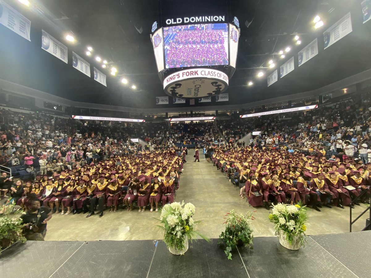 drjbg3's tweet photo. 🗣️Hey @SufVAschools!!! Congratulations to the @kingsforkhs Bulldogs Class of 2023! 353 graduates walked across the stage and earned over $10.4M in scholarships! This is Bulldog Pride!!! #SPSCreatesAchievers #WeTheFork https://t.co/ZW5OnXFvl6