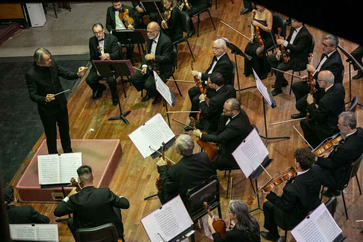🎺 | La Orquesta Sinfónica de nuestra UNCUYO cumple 75 años, trayectoria marcada por el profesionalismo, la excelencia y el reconocimiento internacional. Mi afectuoso saludo a todos sus integrantes, siempre es un placer escuchar sus conciertos.

¡Felicidades! 🥂