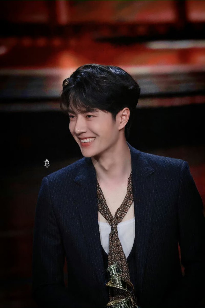 DAYUM what a night

Yibo winning at every red carpet, style wise, works wise.

Congratulations again and...YOU TOTALLY EARNED IT 💚🫰

WANG YIBO WEIBO MOVIE NIGHT 
#WangYibo_WeiboMovieNight2023