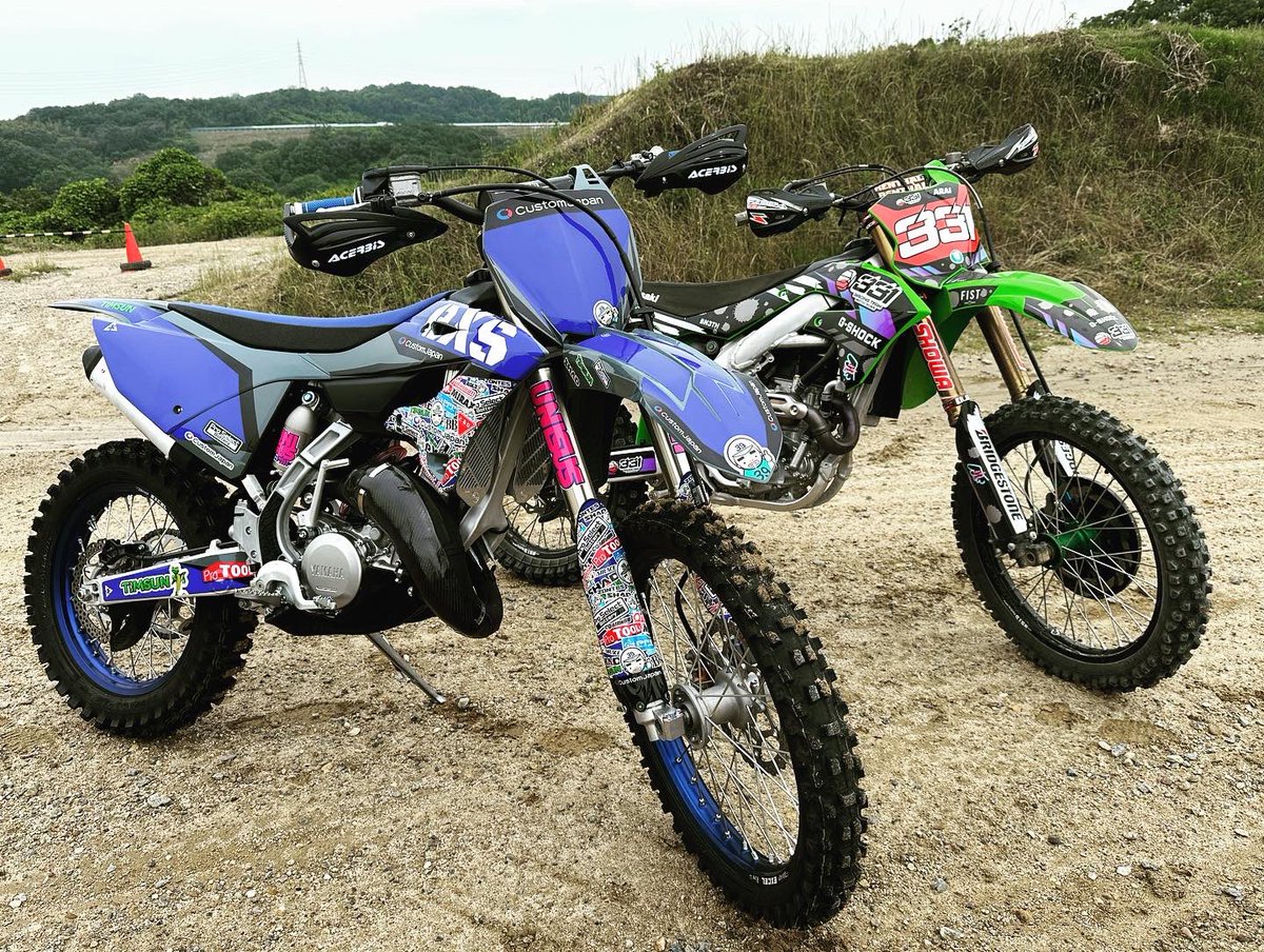 motokimurai's tweet photo. アソビ寄りのシゴトですw。
バイク楽しい。
#YZ125X
#カスタムジャパン
#39boy
#ミスターティムソン
#TIMSUN
#ティムソンタイヤ
#プロセレクト
#ProTOOLs
#eXs1
#eXs2
#オギノモータース
#ティスオートサービス
#KICKS
#モーターサイクルショップニュートン https://t.co/PiGIbRWfTj