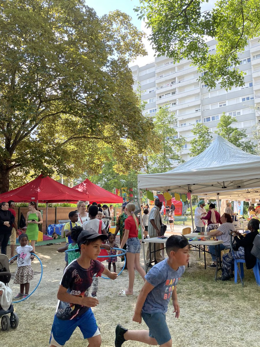 Alban Strozykowski (@strozy_a) on Twitter photo Une nouvelle belle fête de quartier pour Croix-Rouge Université, avec le soutien et la présence <a href="/Reimshabitat/">Reims habitat</a> pour poursuivre le travail de concertation dans le cadre du #renouvellementurbain du quartier
#viedesquartier #NPNRU #Reims Une nouvelle belle fête de quartier pour Croix-Rouge Université, avec le soutien et la présence <a href="/Reimshabitat/">Reims habitat</a> pour poursuivre le travail de concertation dans le cadre du #renouvellementurbain du quartier
#viedesquartier #NPNRU #Reims