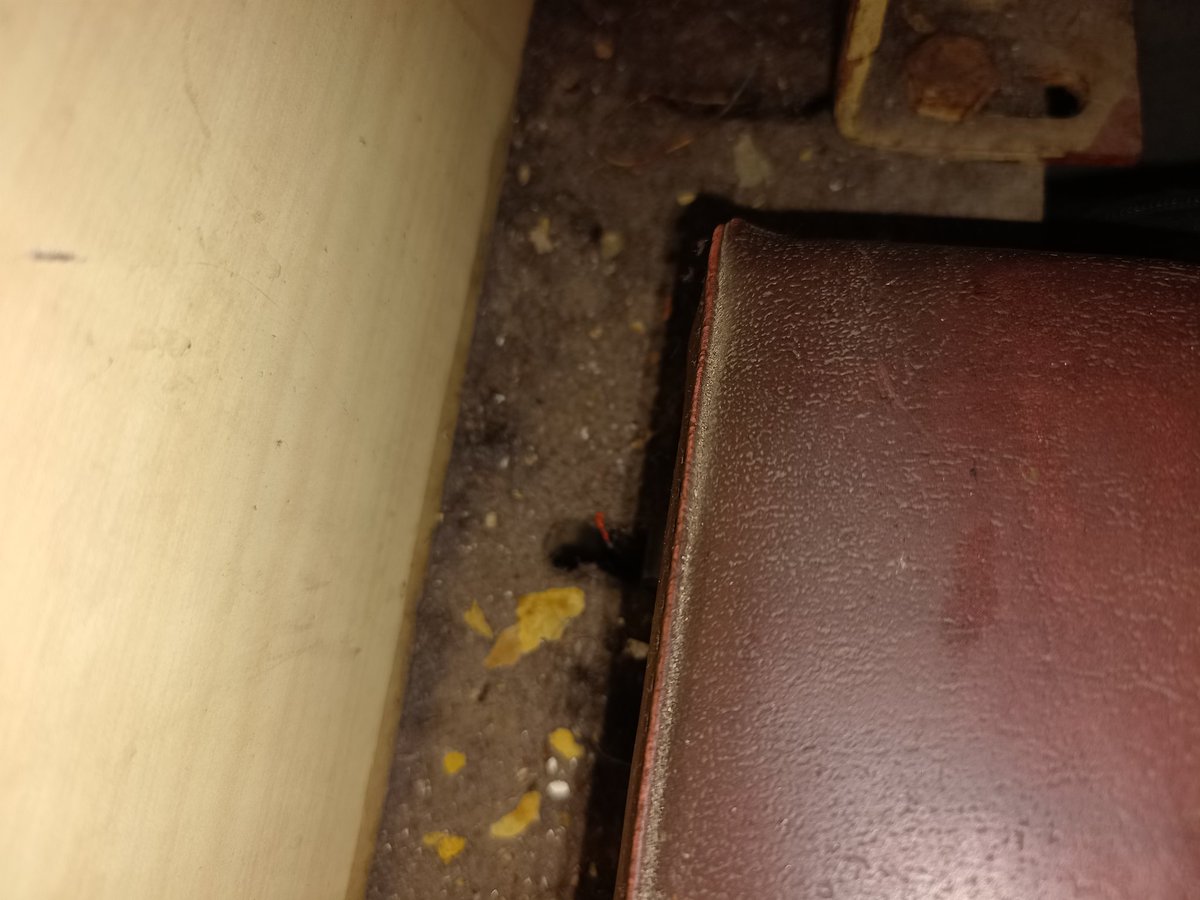 dharma_mehta's tweet photo. @RailMinIndia @RailwaySeva @AshwiniVaishnaw
Train 22663 CHENNAI JODHPUR EXP
Damaged, soiled,dirty seats, dirty overhead panels, 1 charging point in whole cabin...all this in 2 tier AC COACH, what's wrong @RailMinIndia https://t.co/MpsXhPGlkw