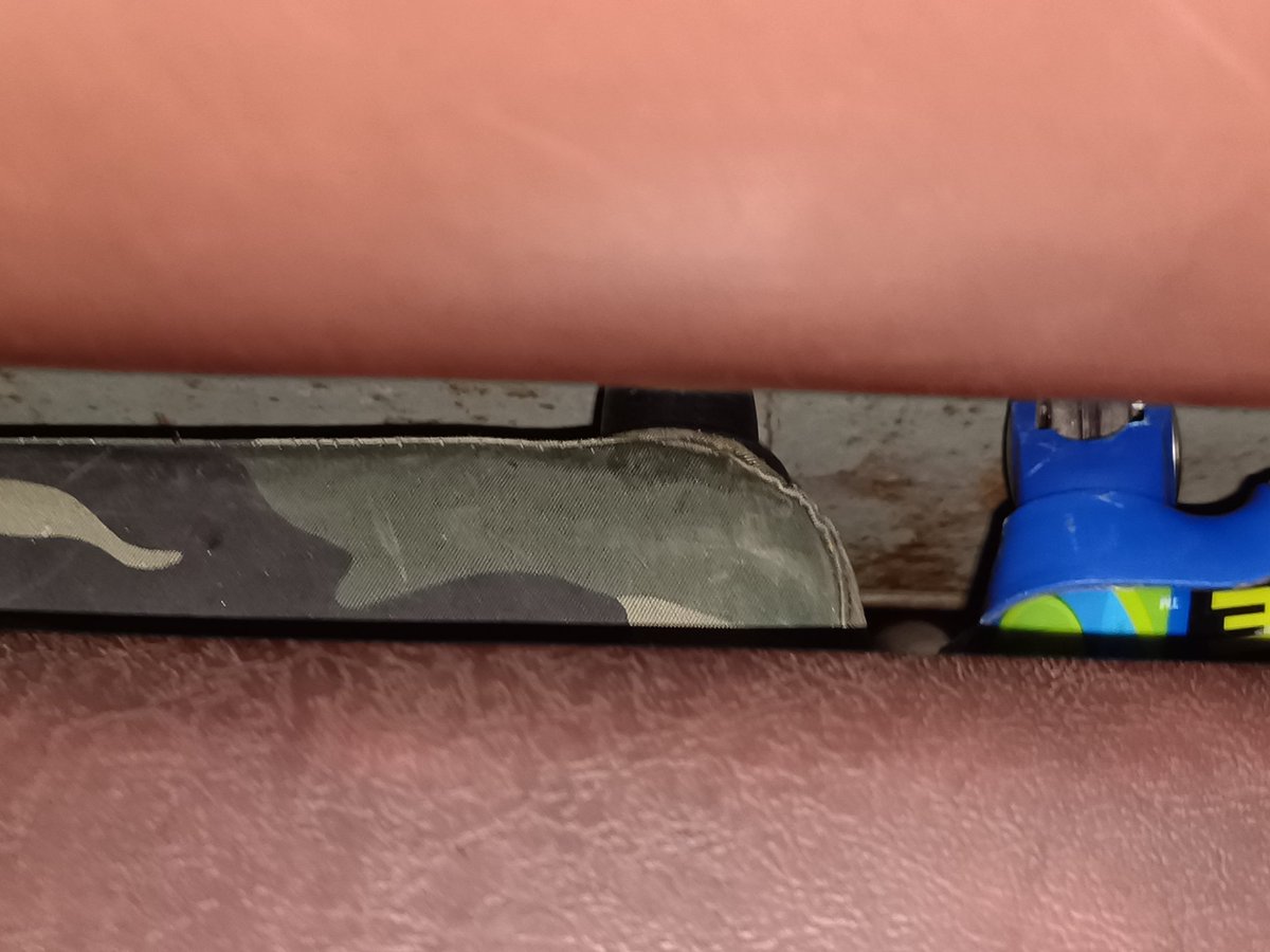dharma_mehta's tweet photo. @RailMinIndia @RailwaySeva @AshwiniVaishnaw
Train 22663 CHENNAI JODHPUR EXP
Damaged, soiled,dirty seats, dirty overhead panels, 1 charging point in whole cabin...all this in 2 tier AC COACH, what's wrong @RailMinIndia https://t.co/MpsXhPGlkw