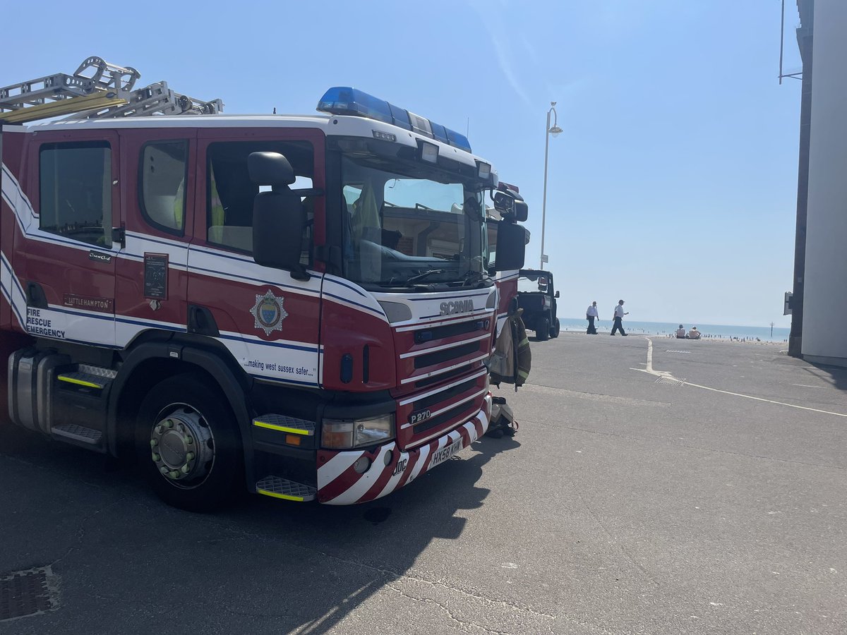 Red Watch carrying out water safety advice. Do you know 4 ways of keeping out of danger in the water this summer? Are you #watersmart @WestSussexFire @LhamptonRNLI @LhamptonCG