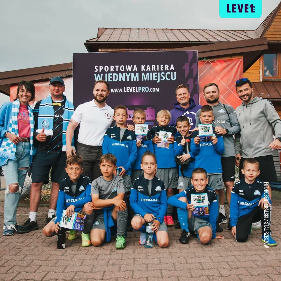 Levelprocom's tweet photo. 👨‍🏫 W ostatni weekend czerwca, współzałożyciele Level Pro - Maciej Jaskot i Kamil Gorlicki uczestniczyli w największym europejskim turnieju dla 9-latków - @StalRzeszow Steel Cup. 🔓

📸 fot. Robert Skalski / Stal Rzeszów 

1/2 https://t.co/oVjE5WRpJq