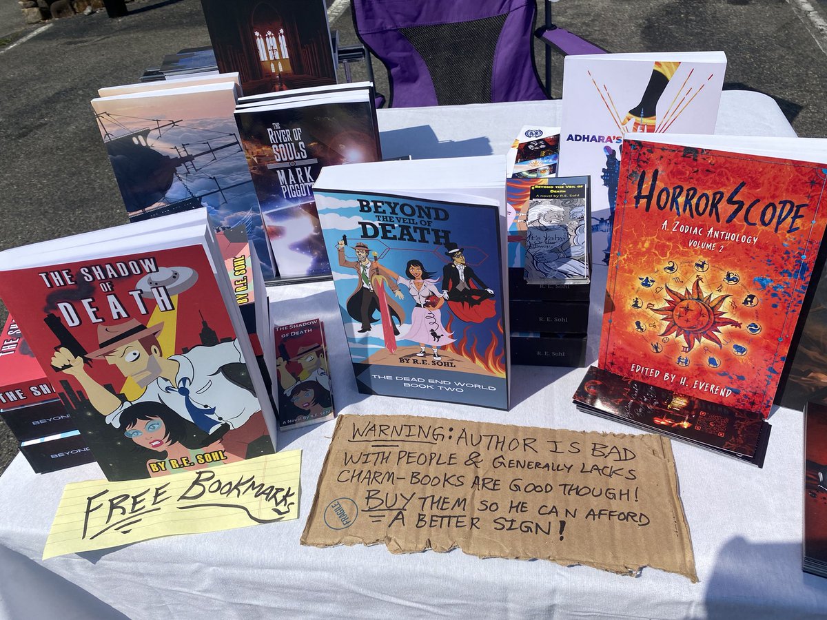 RobertESohl1's tweet image. Hey, today I’m over at B&amp;amp;D Comics until 3pm selling my books and some others by my friends and by my publisher, @curiouscorvidpublishing. Come down and see me and buy a book! I’ll sign one for ya if it’s one of mine!