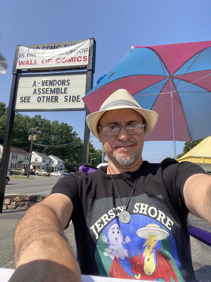 RobertESohl1's tweet image. Hey, today I’m over at B&amp;amp;D Comics until 3pm selling my books and some others by my friends and by my publisher, @curiouscorvidpublishing. Come down and see me and buy a book! I’ll sign one for ya if it’s one of mine!