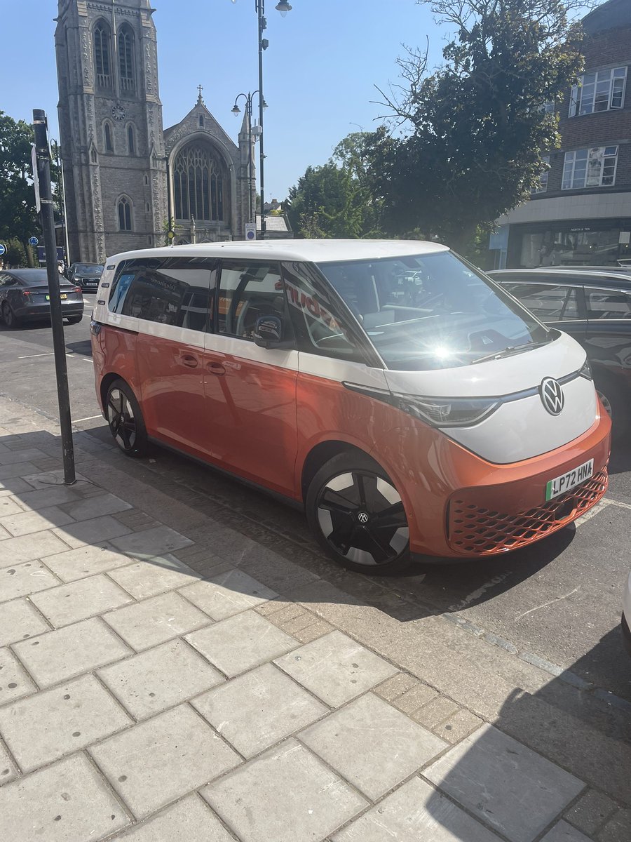 hanseric's tweet image. First in the wild! #idbuzz