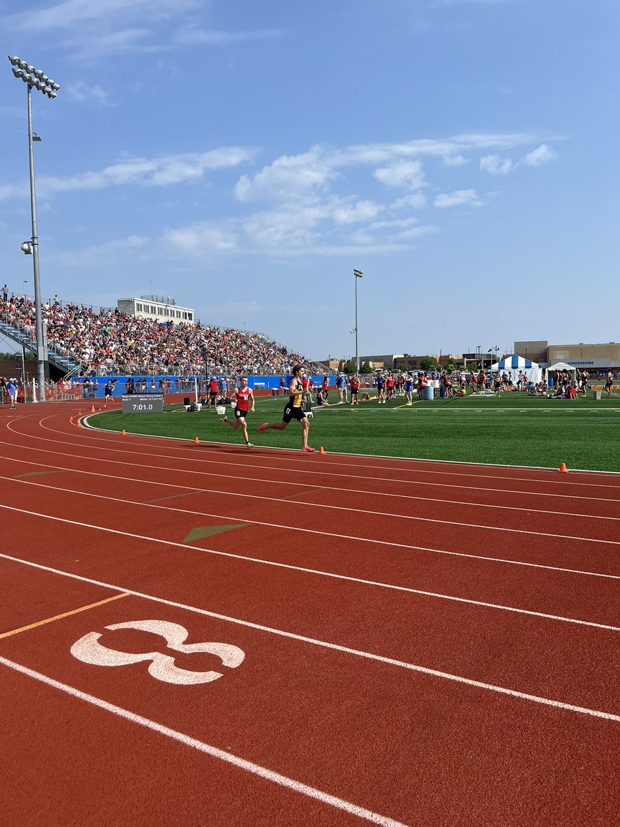 Evan MacLean, Audi Thom, Sam Thom, Nick Brauer are State Champions in the 4x800