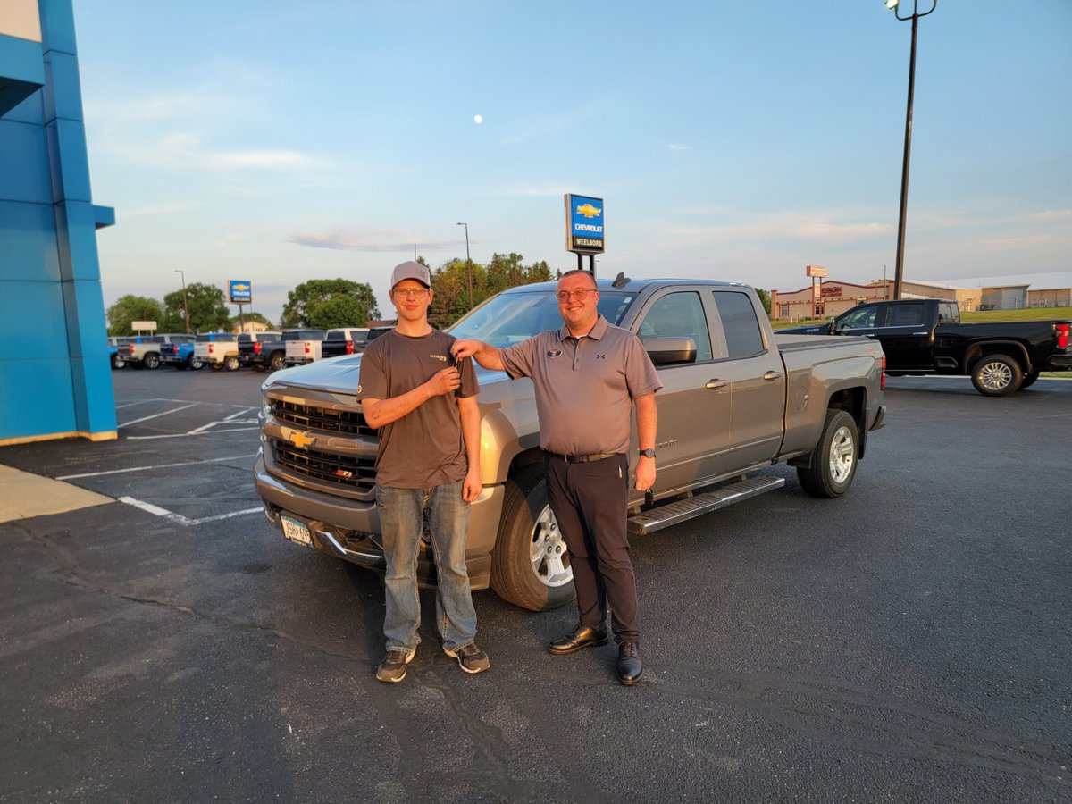 WeelborgChevy's tweet photo. Congratulations Colton Messner with his 2017 Silverado!! His salesman was Eric Nachreiner! Welcome to the Weelborg family!
#thankyou #congratulations #weelborgchevrolet #sweetwheelsgreatdeals https://t.co/OsV0ukvXMf