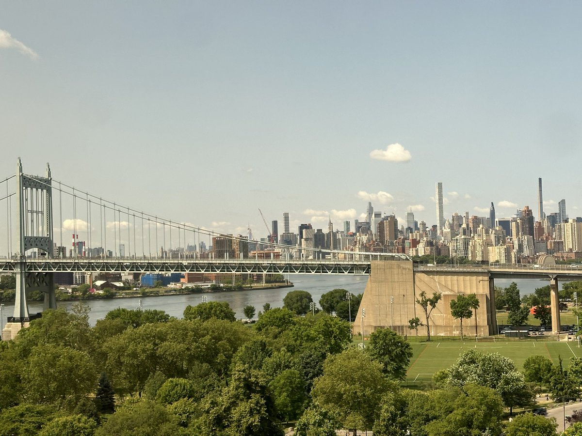 flissgina's tweet photo. New York, I ♥️ you https://t.co/9jxPHOmsAz